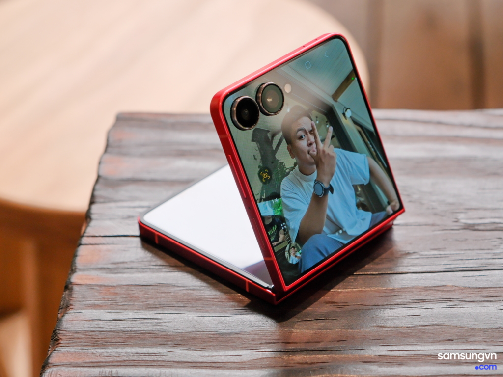 Galaxy Z Flip trong tương lai có thể áp dụng cụm camera mới, có 3 camera sau?