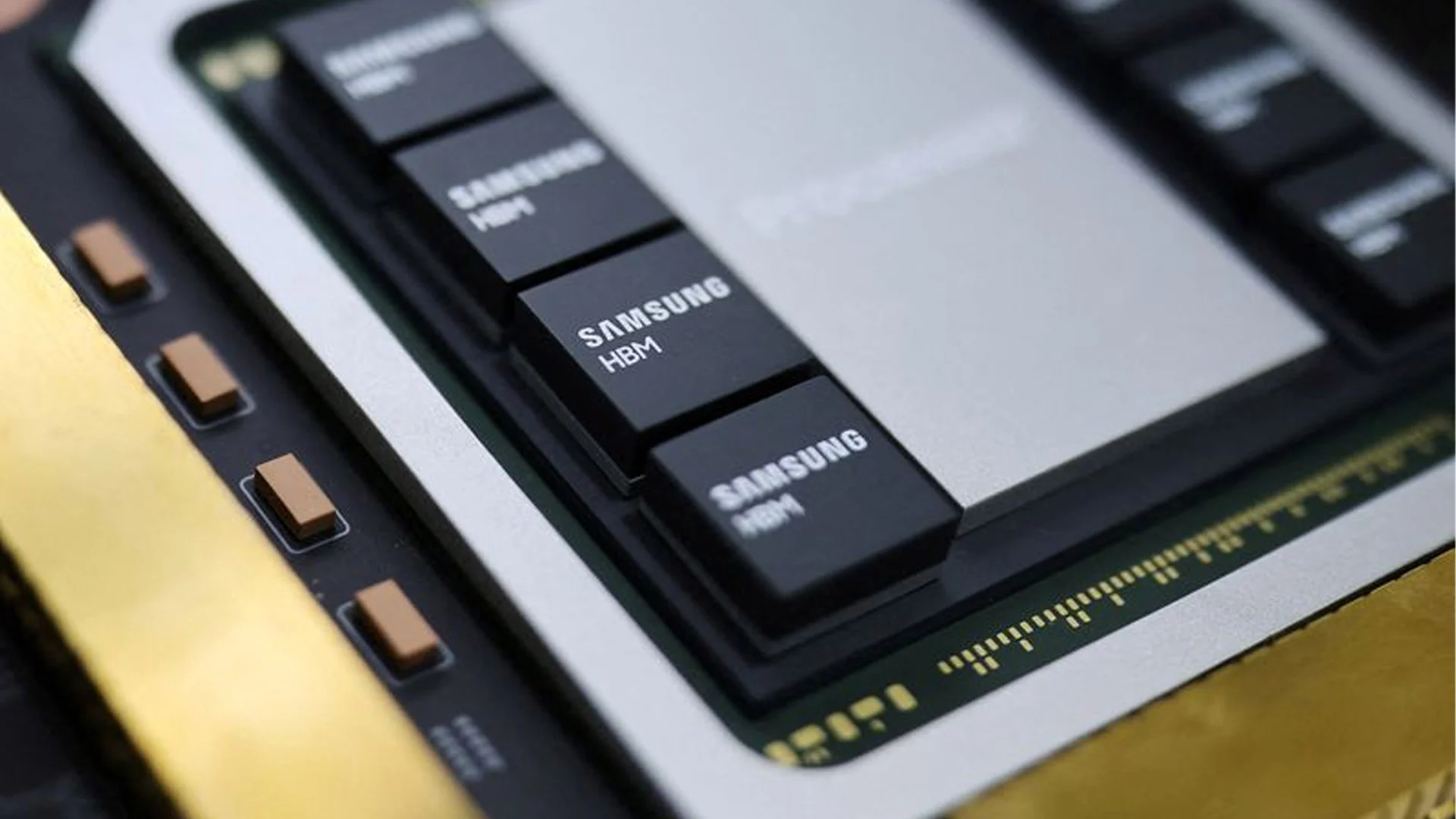 Samsung thuê đối tác ngoài sản xuất DDR5 để dồn lực làm chip HBM cho AI